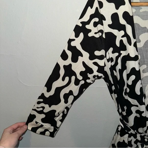 Diane Von Furstenberg Julian 100% Silk Jersey Wrap Dress Black and White - Picture 4 of 11